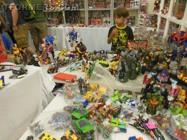 BotCon 2013   The Transformers Convention Dealer Room Image Gallery   OVER 500 Images  (344 of 582)